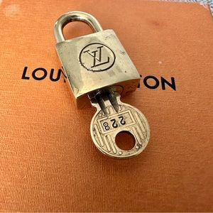 🦚HP🦚 Vintage Louis Vuitton Lock and Key #228